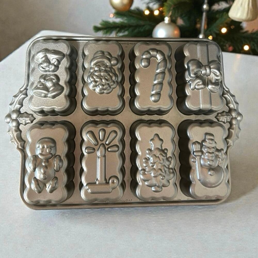 Nordic Ware Holiday Mini Loaf Pan 6 Cups 1.4 L Christmas Baking